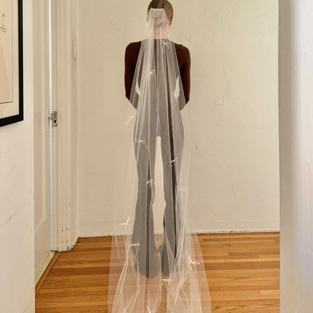 Veil with Bow Detail